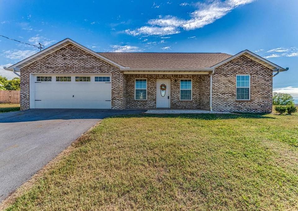 1st image of 611 Privet Dr