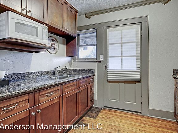 5th image of 2323 Park St Unit 03