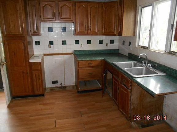 5th image of 4041 Martin Dr