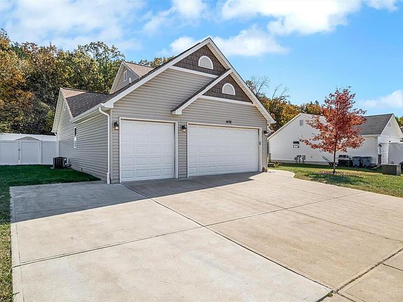 3rd image of 1476 Saint Charles Dr