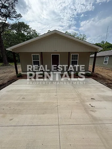 1501 Van Buren Ave Photo 1
