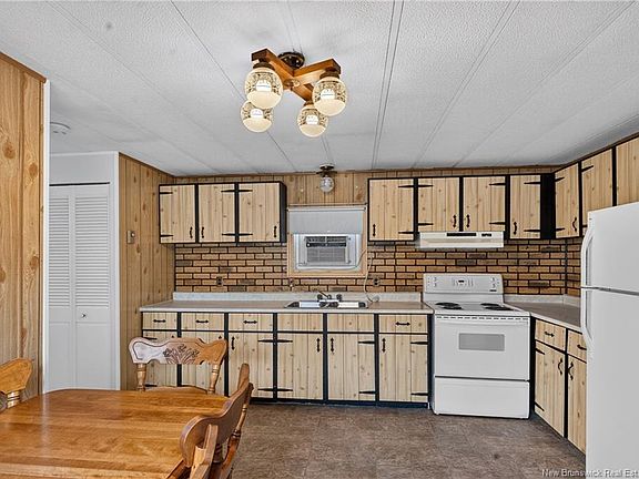 2nd image of 26 Mountain View Pl