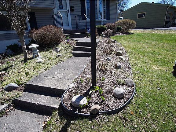 3rd image of 12 Apricot Ln