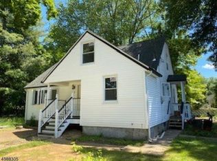 5 Chestnut St, Bloomingdale, NJ 07403