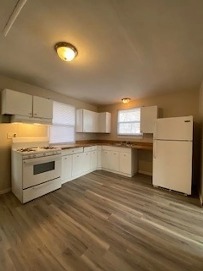 2 Bedroom Home in South Bend! — Photo 4