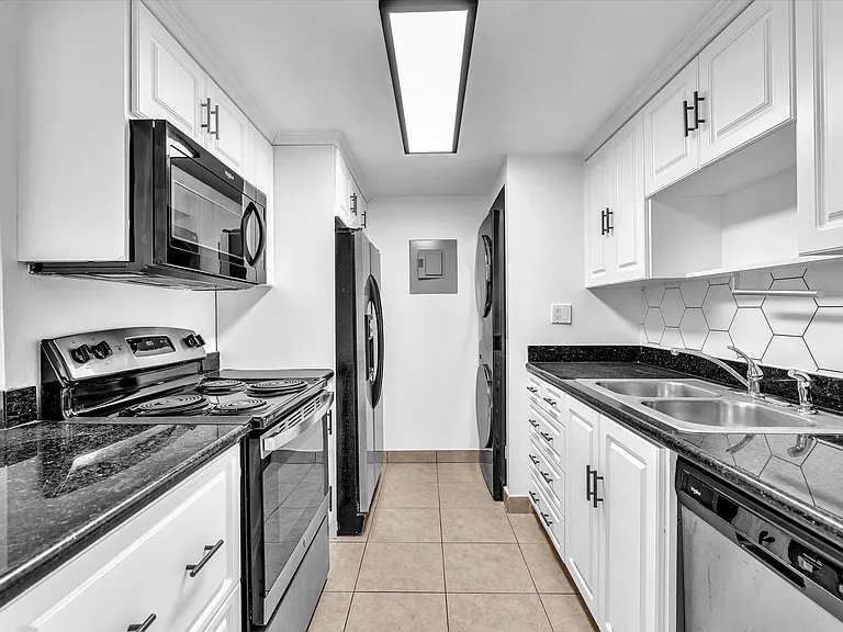 220 Lakeview Dr #210 — Photo 5