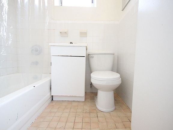 4th image of 131 Boerum St APT 5