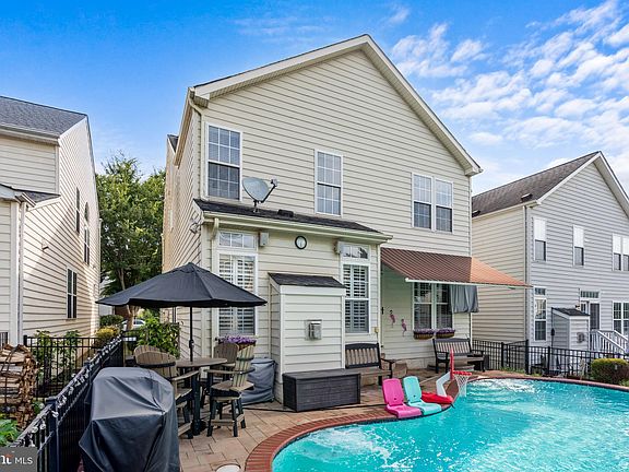 3rd image of 18166 Camdenhurst Dr