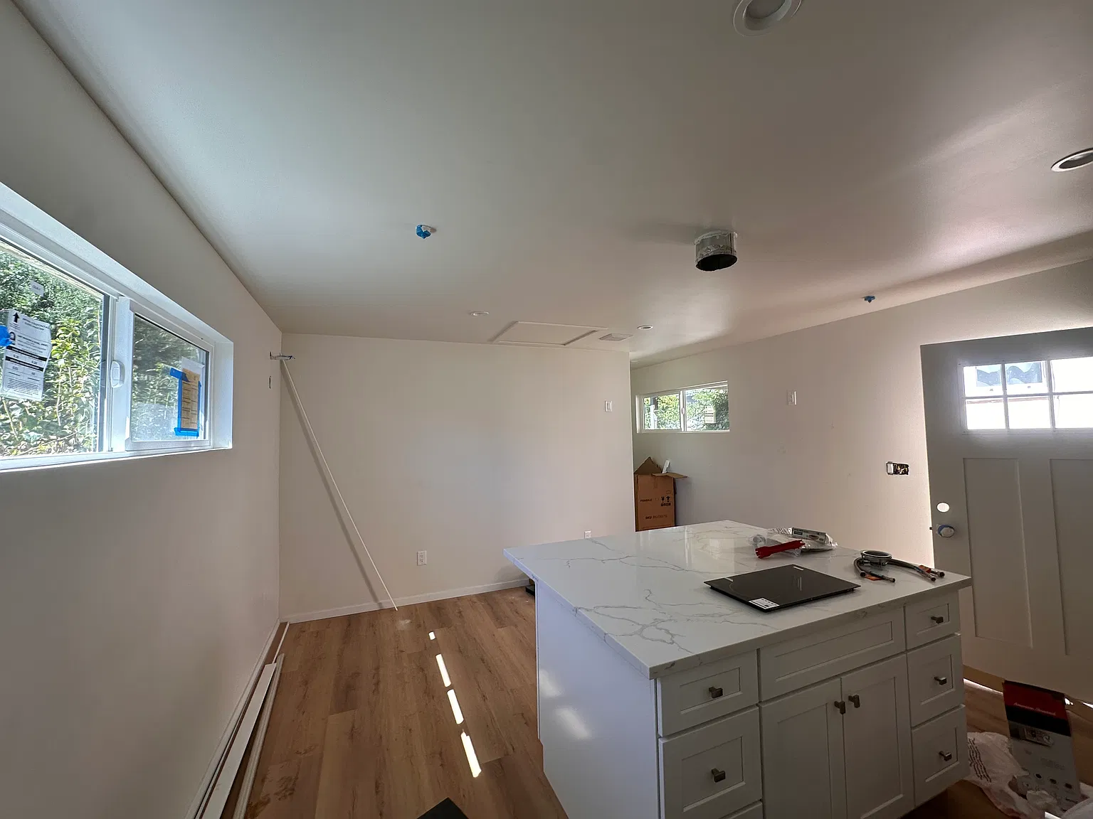 3 bed, 740 sqft, $3,100 — Photo 3