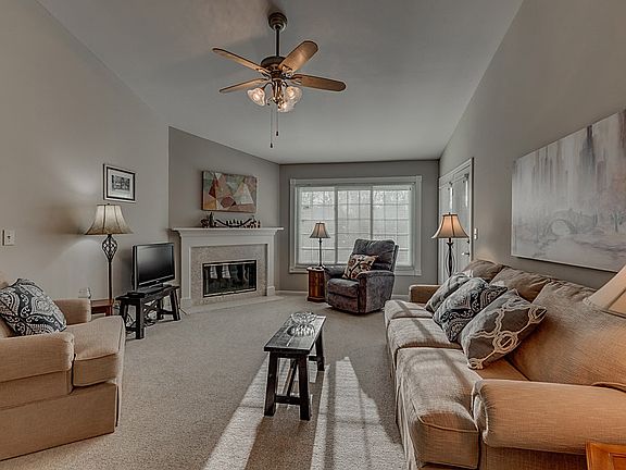4th image of 568 Cloverfield Ln