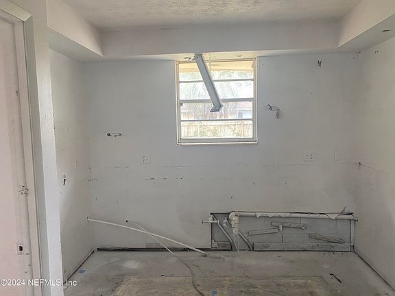 3rd image of 1532 LEESTAN Court