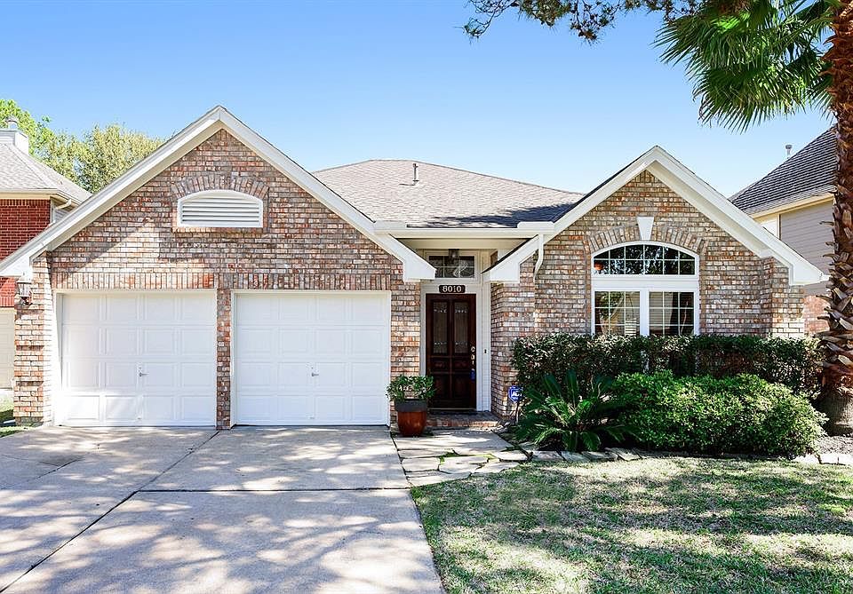 Welcome to 8010 Laguna Circle