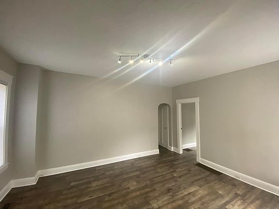 3rd image of 400 Grand Ave #1