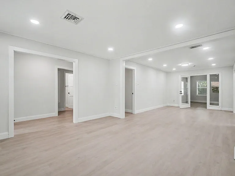 9323 Meadowbriar Ln — Photo 16