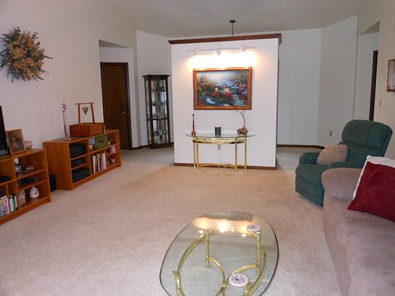 3rd image of 23698 Woodsdale Ct