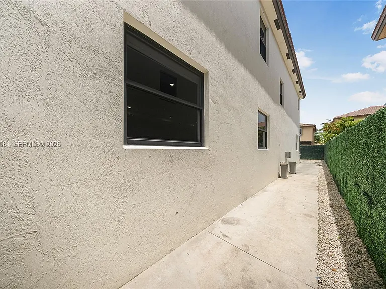 11731 SW 234th St — Photo 31