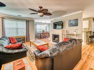 226 Streamside Dr, Roswell, GA 30076