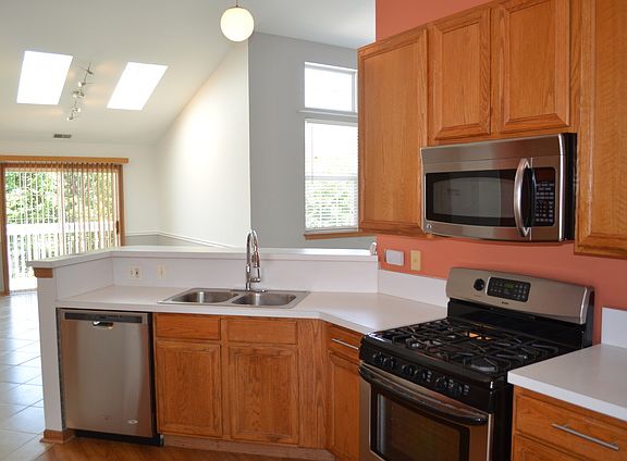 5th image of 2911 Bartlett Ct Unit 203