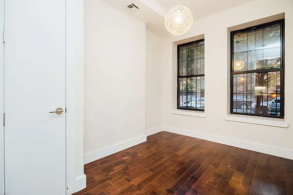 Rented by Nooklyn NYC LLC | media 8