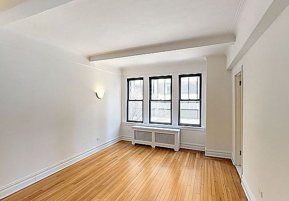 3rd image of 360 E 55th St APT 6D