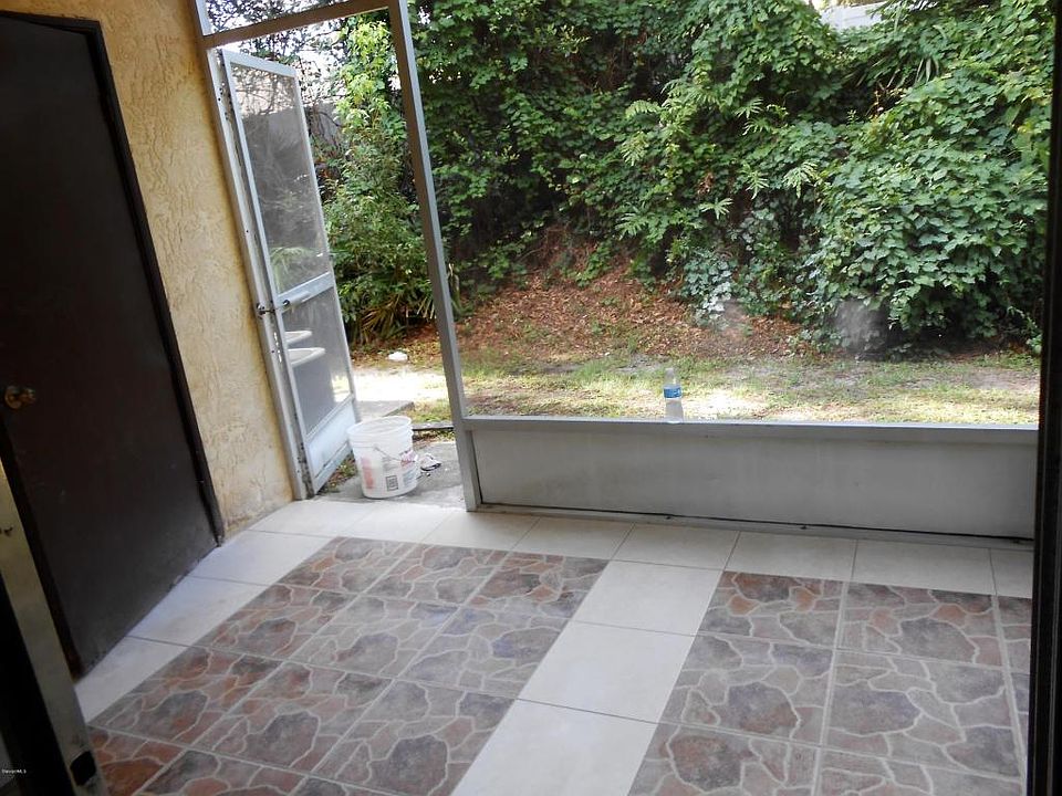 1st image of 3018 Sir Hamilton Cir #6