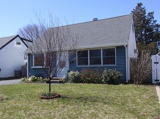 74 Smith St, Hicksville, NY 11801