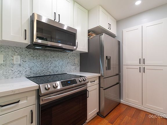 3rd image of 98-1827 Kaahumanu St APT C