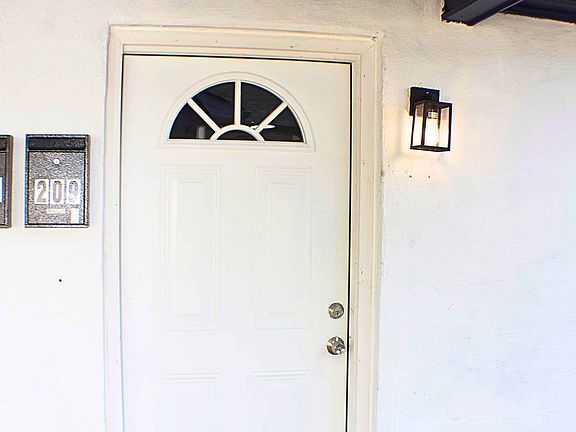 5th image of 209 Friedheim Rd #209A