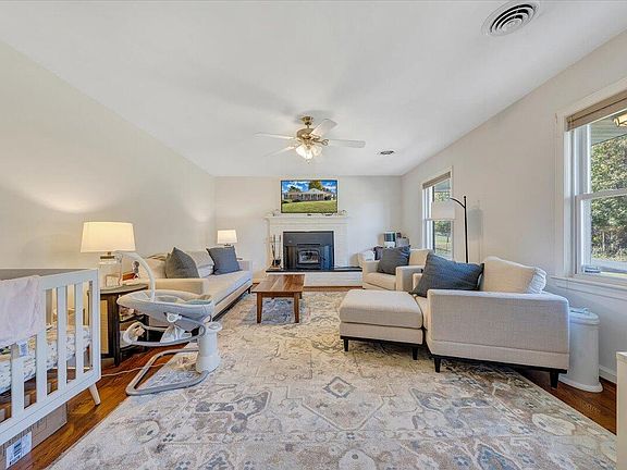 3rd image of 3376 Borden Grant Trl
