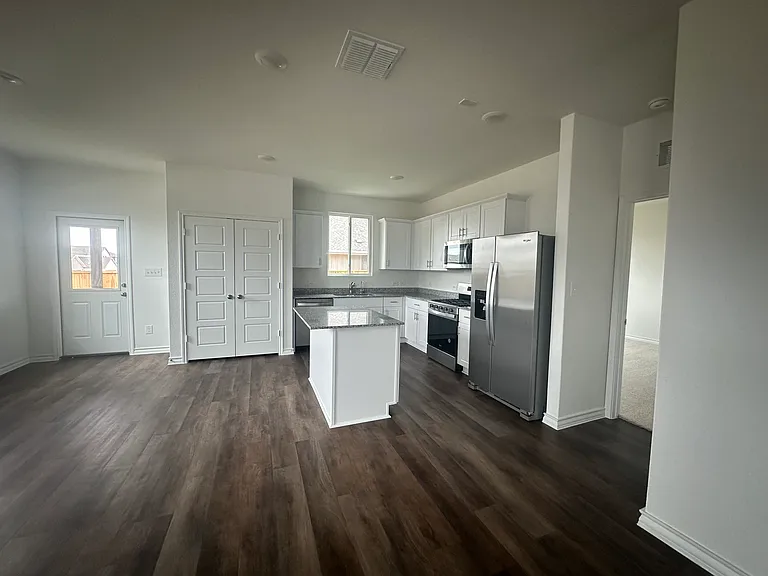 302 Rustic Grv — Photo 8