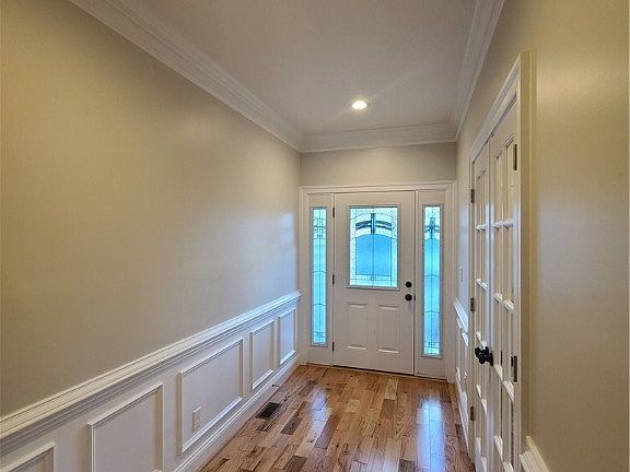 5th image of 10228 Heritage Lane Gln