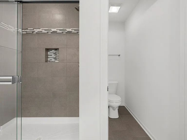 821 W Chase Ln — Photo 21