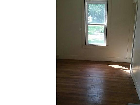 3rd image of 25673 Broadway Ave