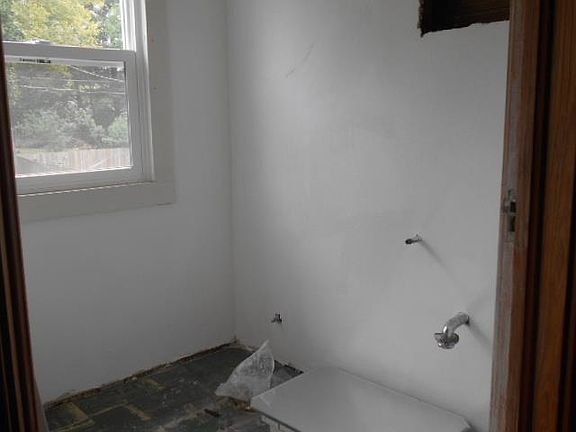 5th image of 1712 E Gate Pkwy