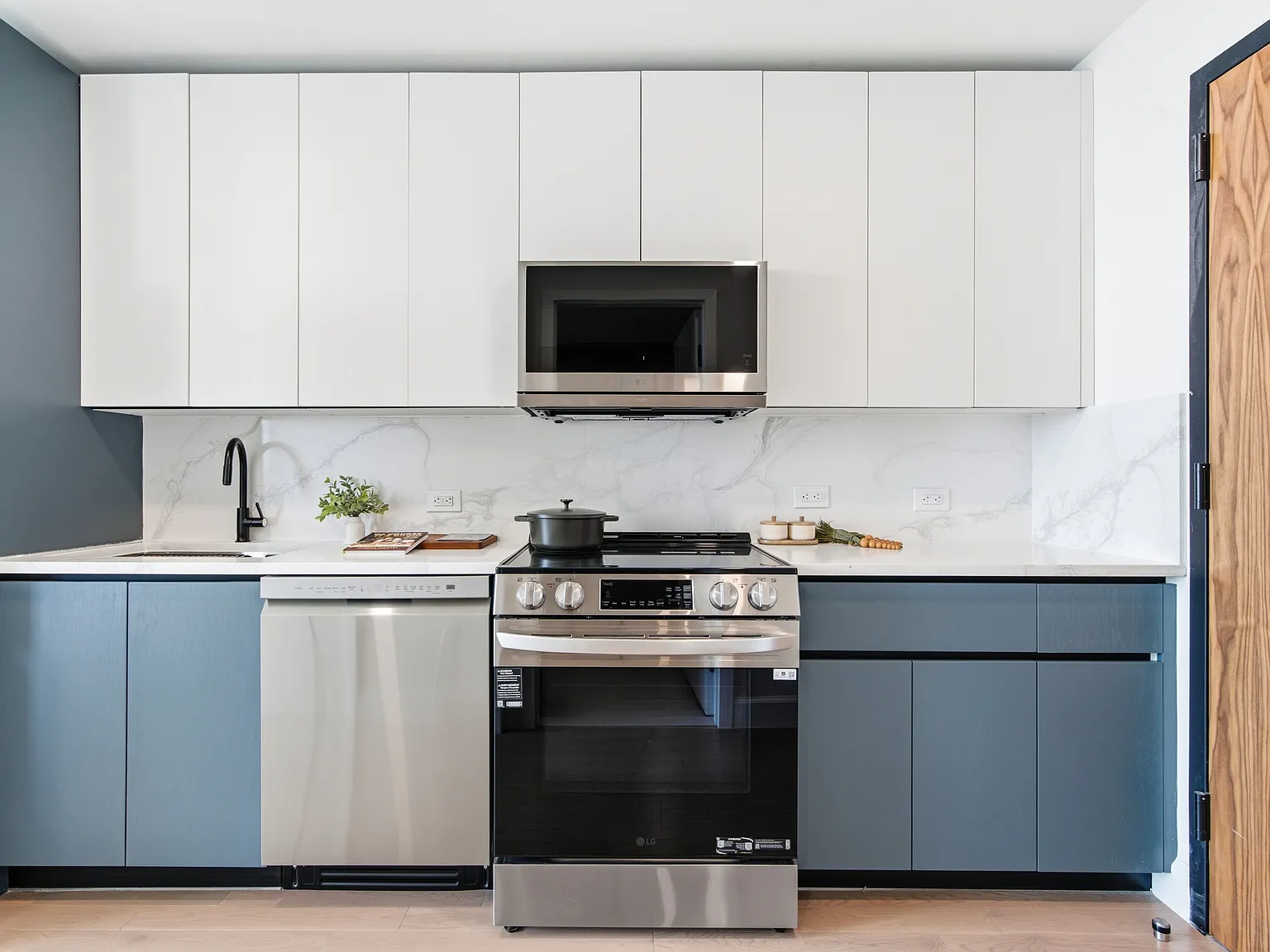 Studio, 428 sqft, $2,700 — Photo 4