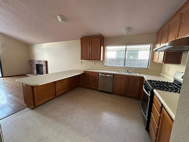 1520 Mary Pl — Photo 21