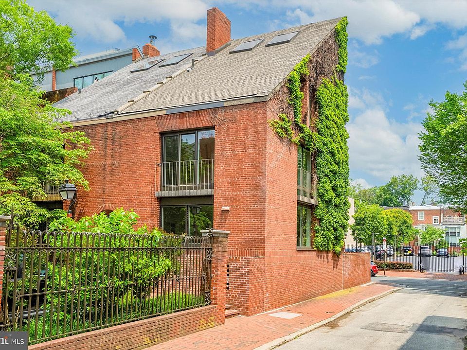 1st image of 301 Cypress St