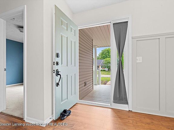 4th image of 431 Winding River Dr