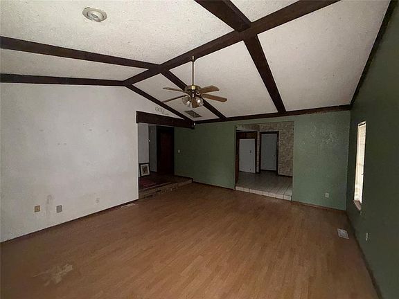 2nd image of 926 W Churchill Way