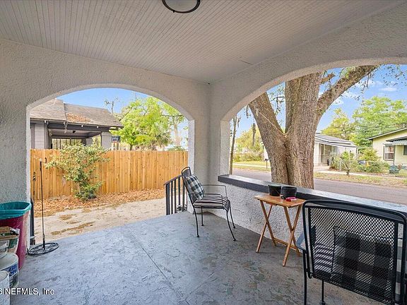 3rd image of 678 LINWOOD Avenue