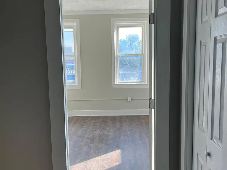 329 Ellicott St #UPPER — Photo 27