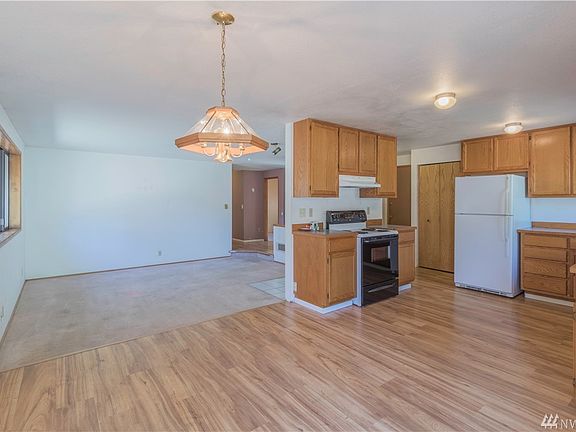 5th image of 21875 Apollo Dr NE