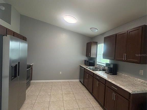 5th image of 61 Walnut Dr