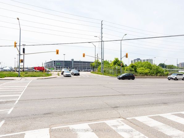 1055 Southdown Rd #710, Mississauga, ON L5J 0A3