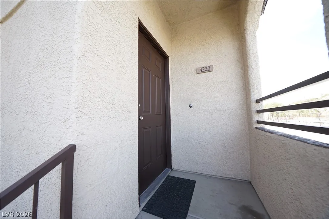 3 bed, 2.0 bath, 1330 sqft, $1,895 — Photo 4