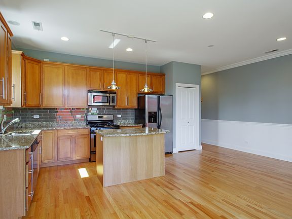 3rd image of 5642 N Broadway St APT 3S