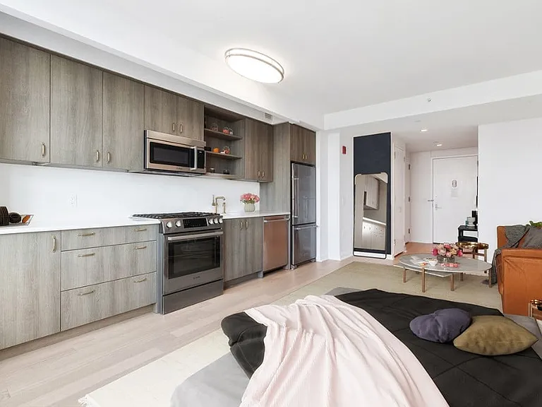 515 W 38th St #12B — Photo 2