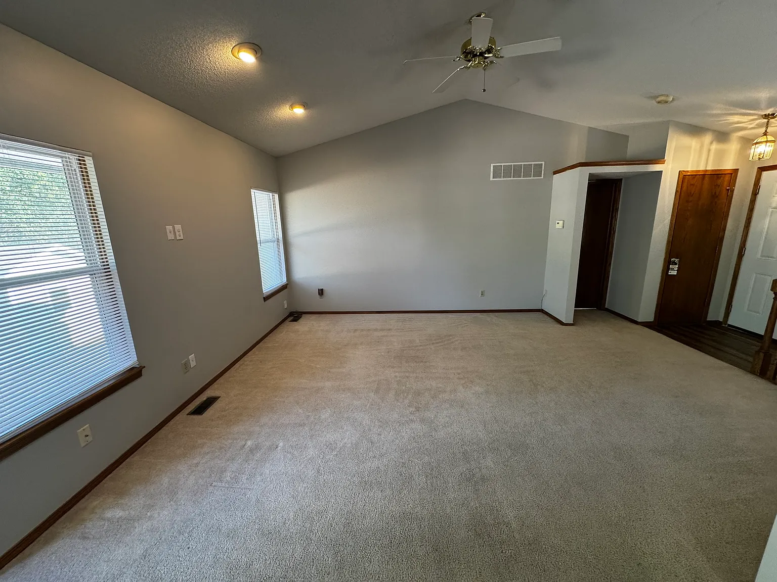 4 bed, 2268 sqft, $2,000 — Photo 4