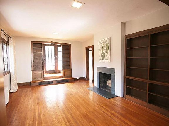 2nd image of 219 S Princeton Cir