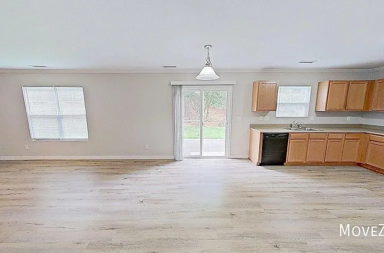 4435 Stonewall Dr — Photo 10